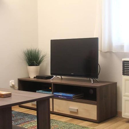 Green Garden Apartment Ingyenes Zart Parkoloval Segedyn Zewnętrze zdjęcie