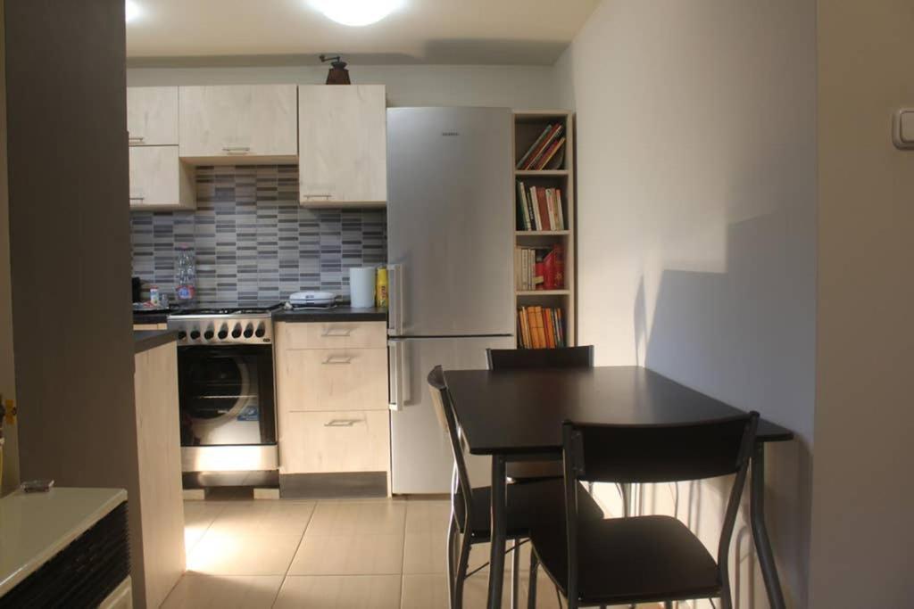 Green Garden Apartment Ingyenes Zart Parkoloval Segedyn Zewnętrze zdjęcie