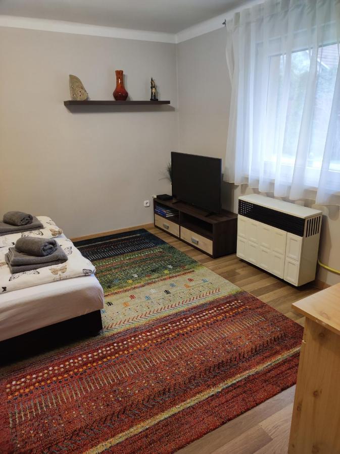 Green Garden Apartment Ingyenes Zart Parkoloval Segedyn Zewnętrze zdjęcie