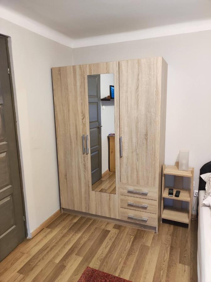 Green Garden Apartment Ingyenes Zart Parkoloval Segedyn Zewnętrze zdjęcie